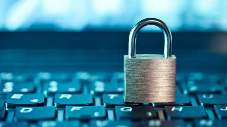 Padlock on keyboard representing cyber resilience and recovery weaknesses.